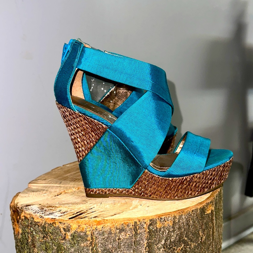 Teal blue BCBG wedges size 7